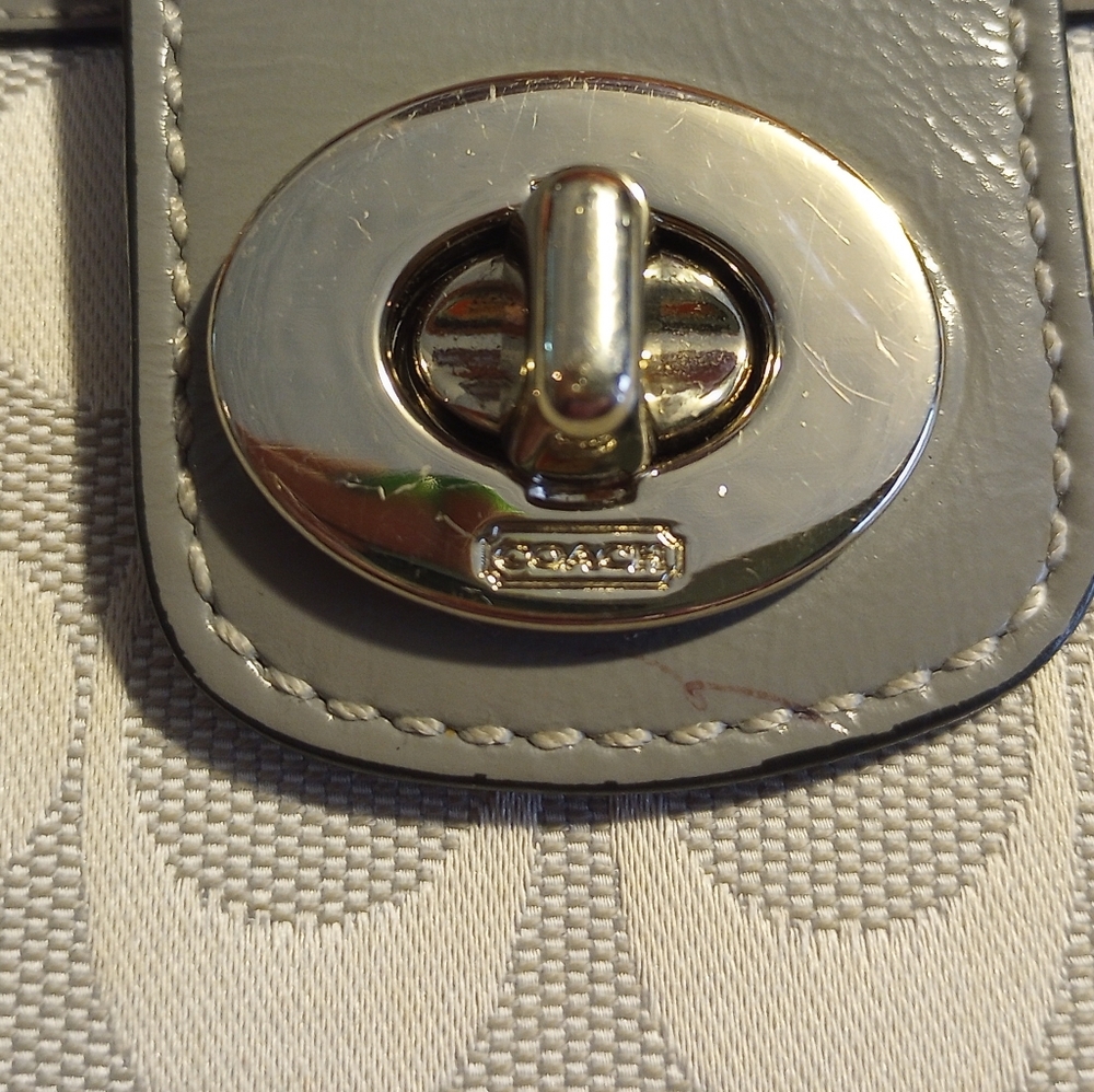 Coach Wallet - Picture 4 of 4